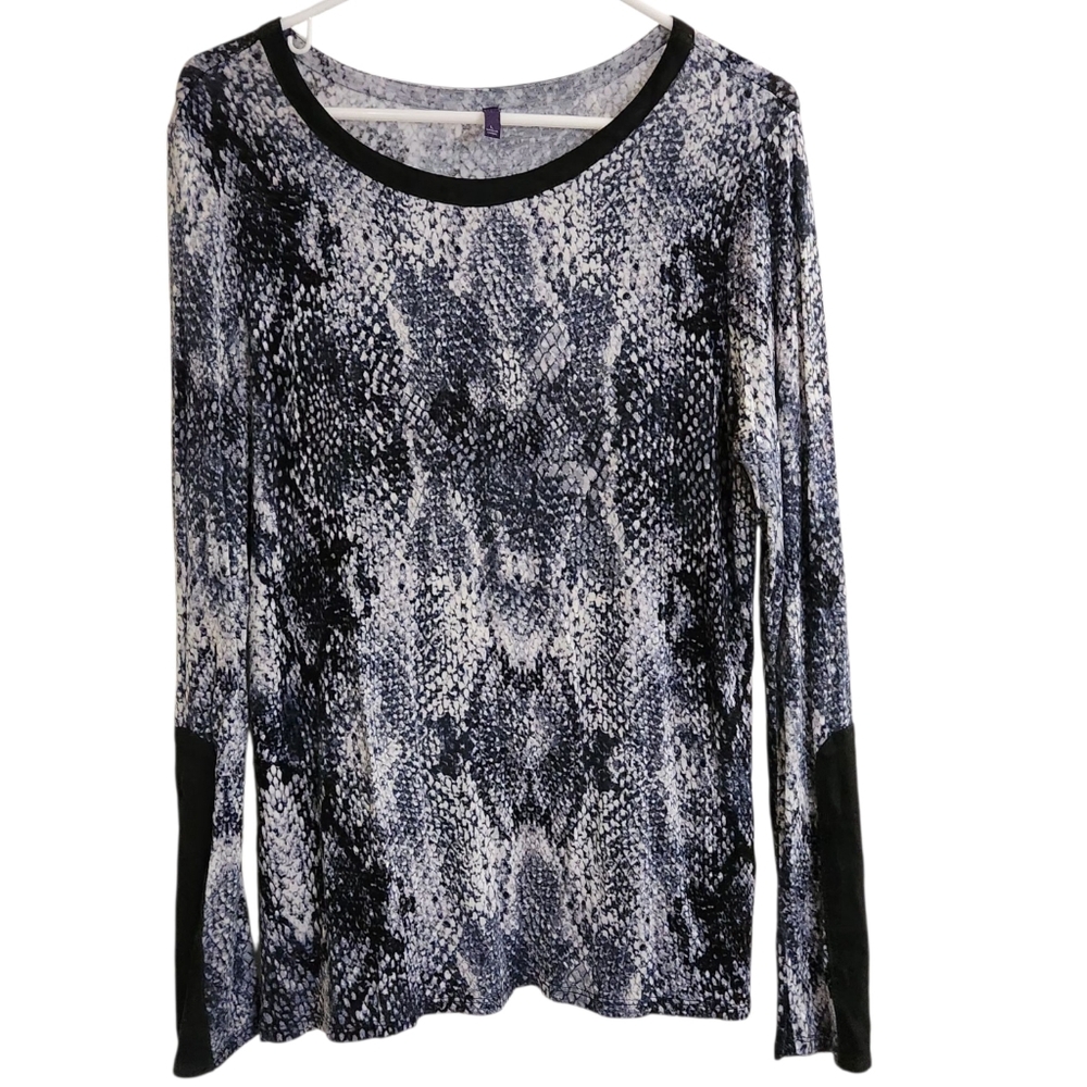 NYDJ Womens Sz L Long Sleeve Top Gray And Black Snake Skin Print Shirt